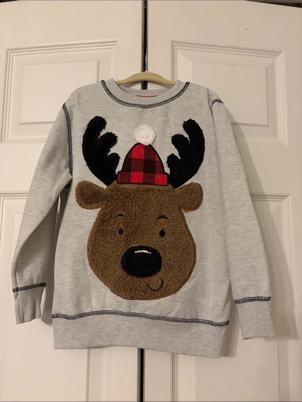 Nannette Reindeer Sweatshirt Gray, Brown Fuzzy Face Red Plaid Hat Unisex Size 6